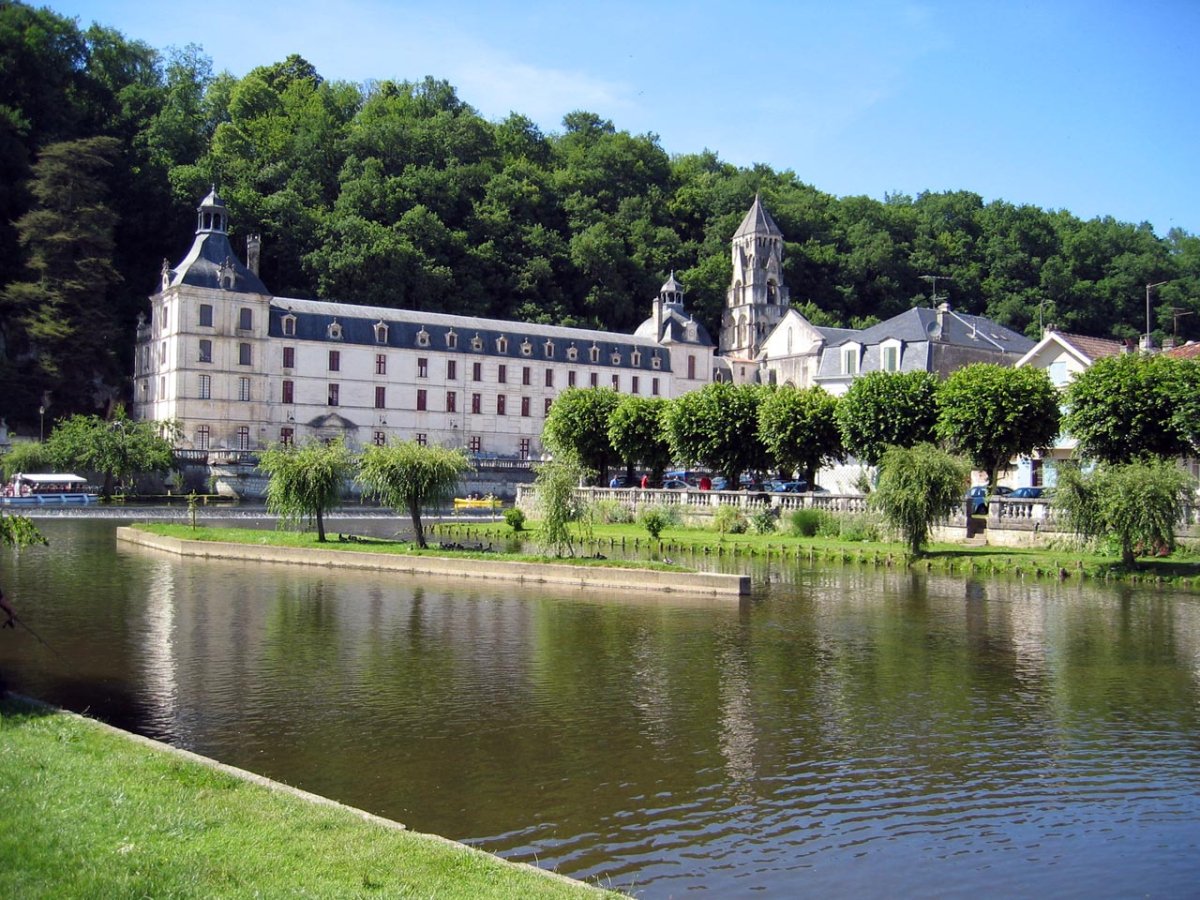 A Vagabond Life: Ultimate Travel Guide