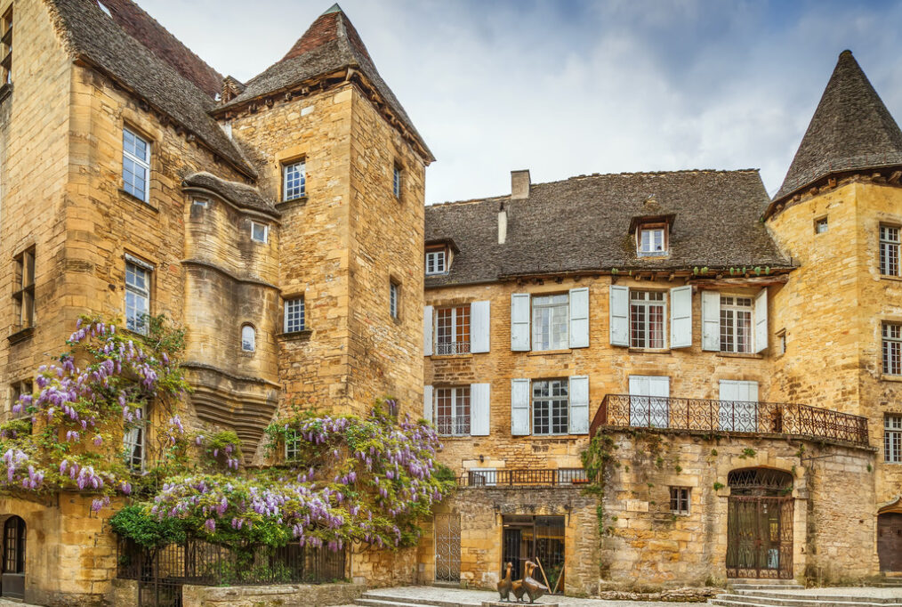 A Vagabond Life: The Ultimate Travel Guide